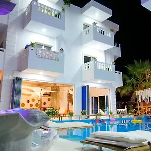 Relax 4*, Ksamil Albanie